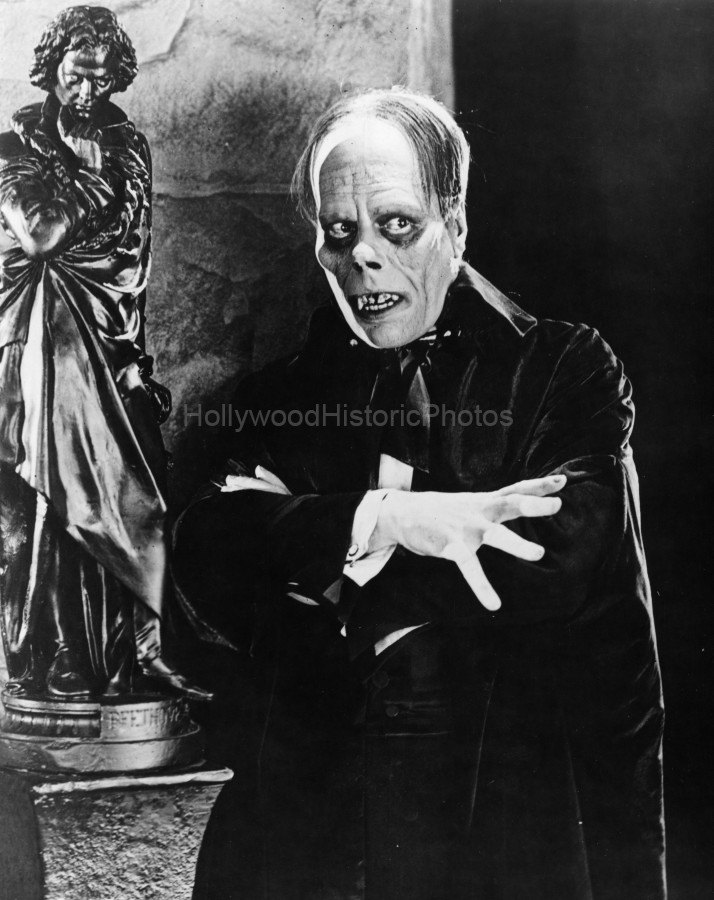 Lon Chaney 1925 4 .jpg